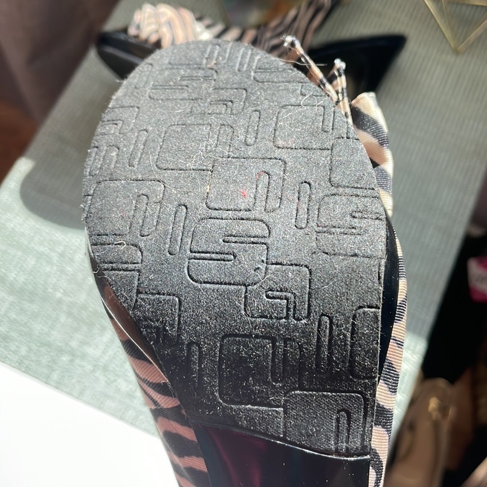 #188 Unisa Zebra Heels - Picture 2 of 2